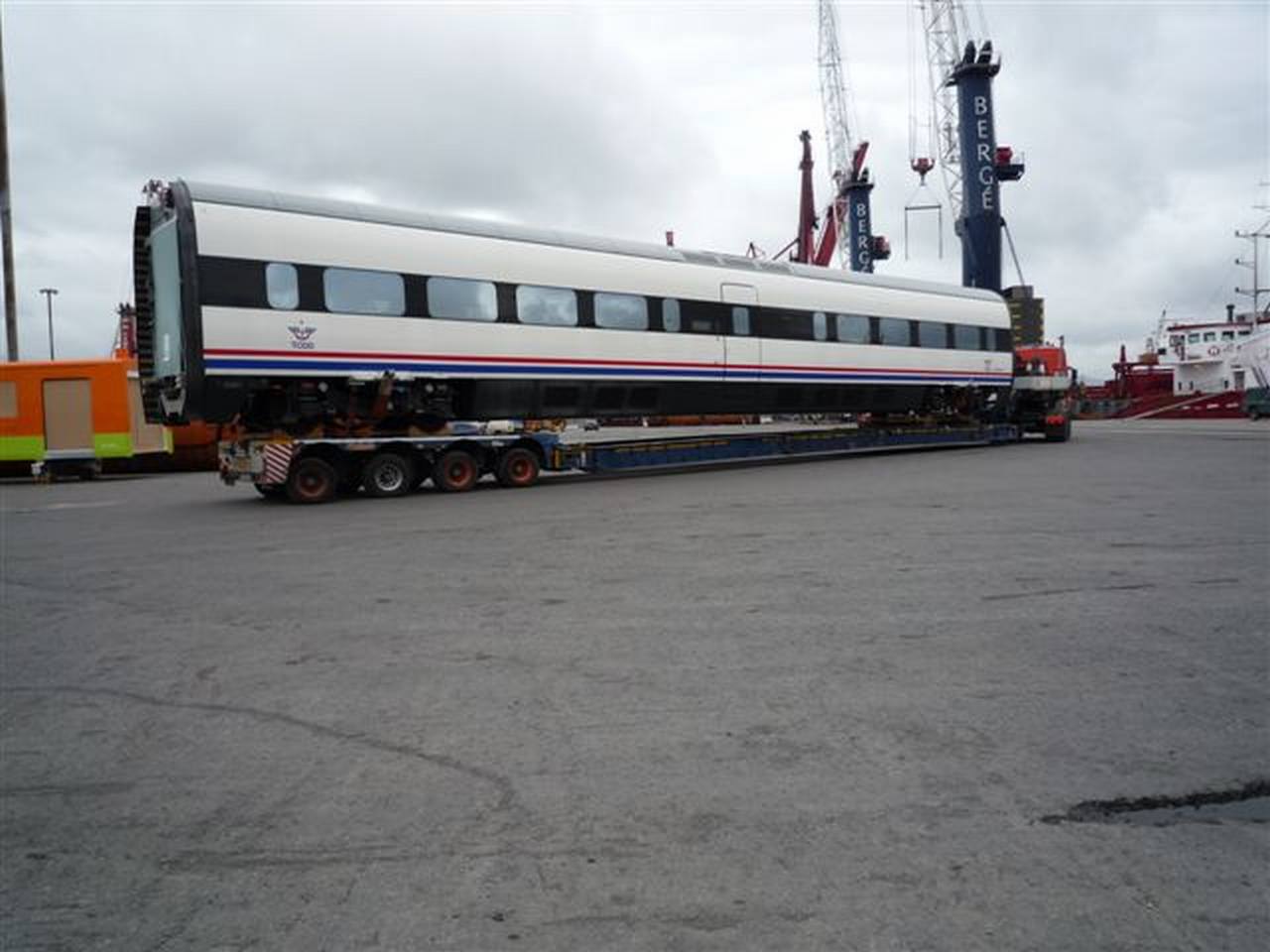 almacenaje y transporte especial hasta el puerto de Avilés